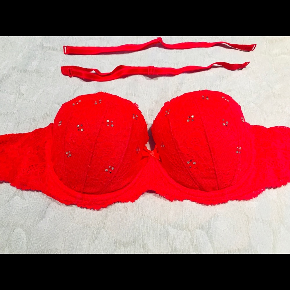 VS Strapless Convertible Lace Bra - Picture 5 of 7